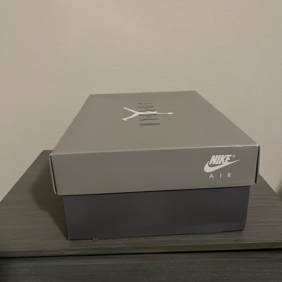 Cool Grey 11’s slightly used and creased. Has box and wrapping. - Picture 7 of 11